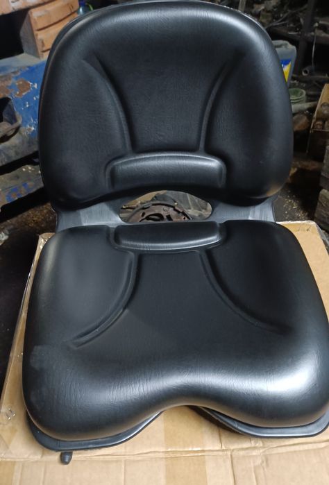 Сиденье, сидіння навантажувача , трактора, універсальне.