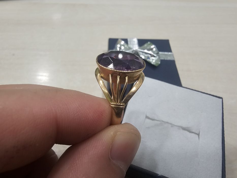 Złoty pierścionek owalne FIOLETOWE OCZKO PR 583