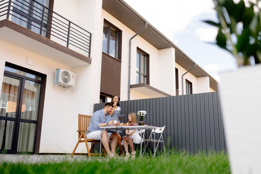 Таунхаус із Повністю приватним ДВОРОМ!