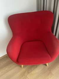Fotel w kolorze czerwonym