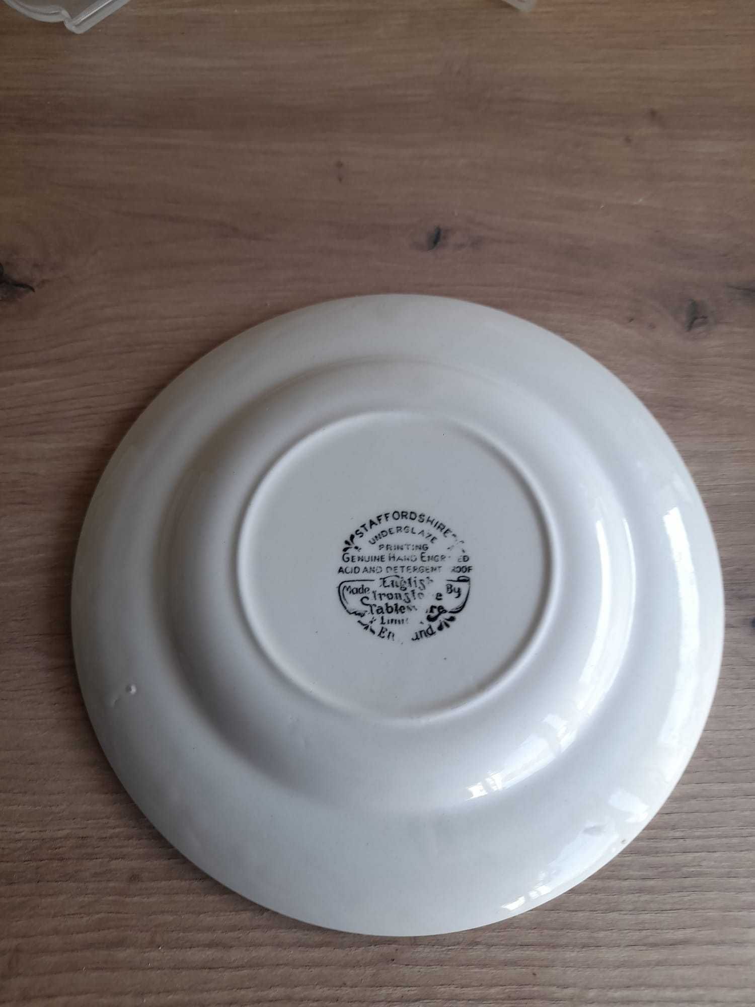 Bonito prato Vintage "Staffordshire"