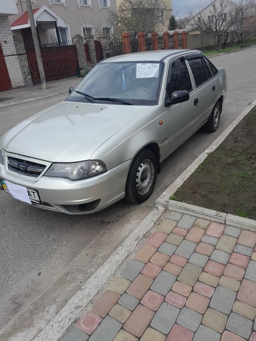 Подам нексія 2 2008рік  небита некрашена газ бензин у відмінному стані