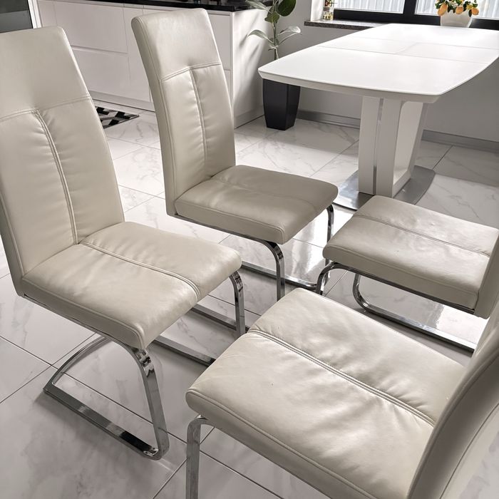 Стіл кухонний з стільцями