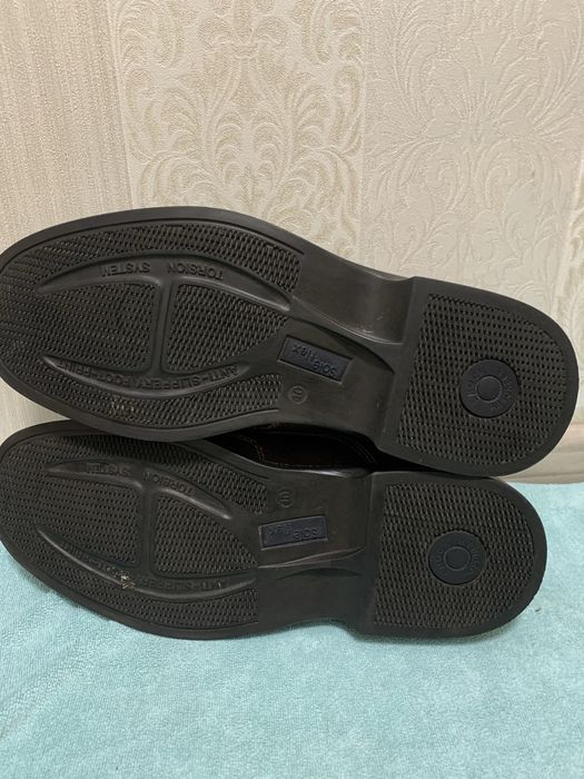 Продам кожаные мужские туфли 44 размер по стельке28 см