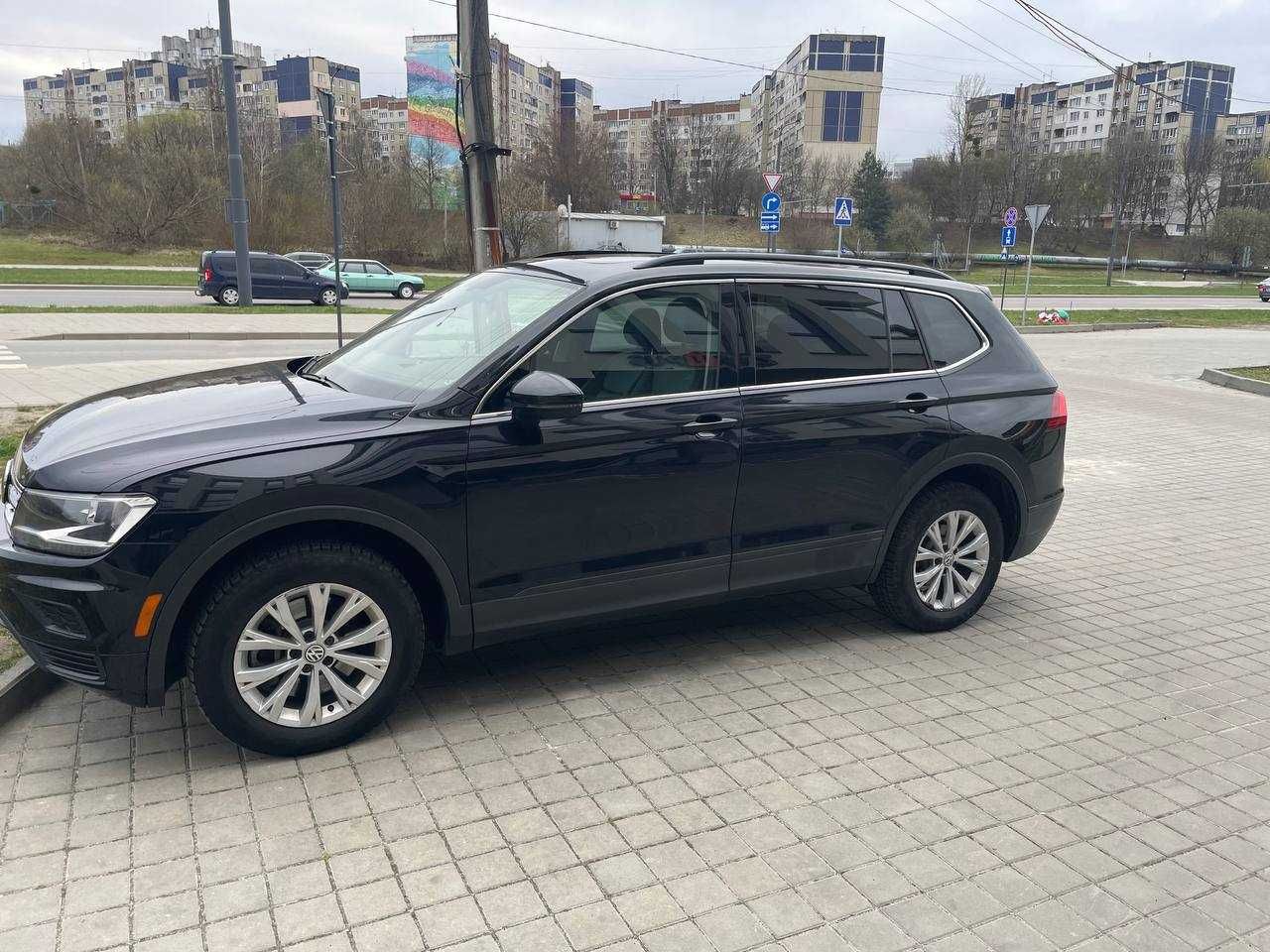 Volkswagen Tiguan 2018 Комплектація SE Повний привід