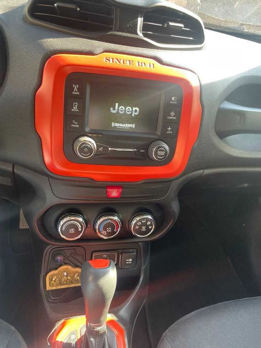 Автомобиль Jeep Renegade