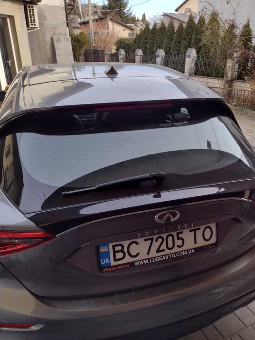 Оренда авто Infinity qx30 преміум класу.