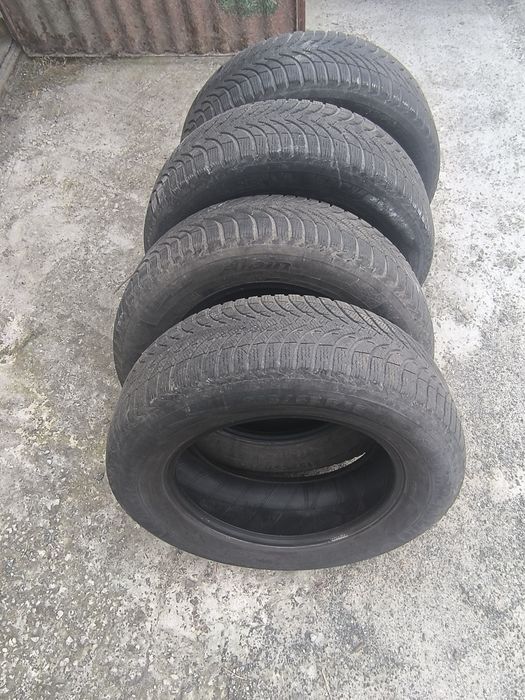 Продам резину 215.65.16 зима