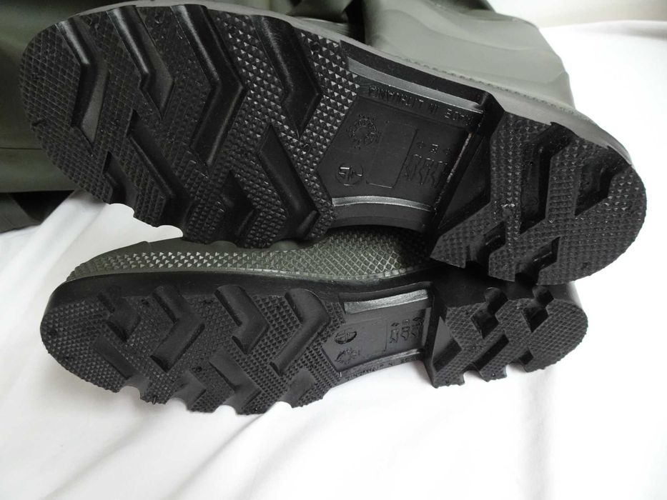 Nowe spodniobuty wodery wędkarskie 41 Waders oliwkowy szelki pudełko