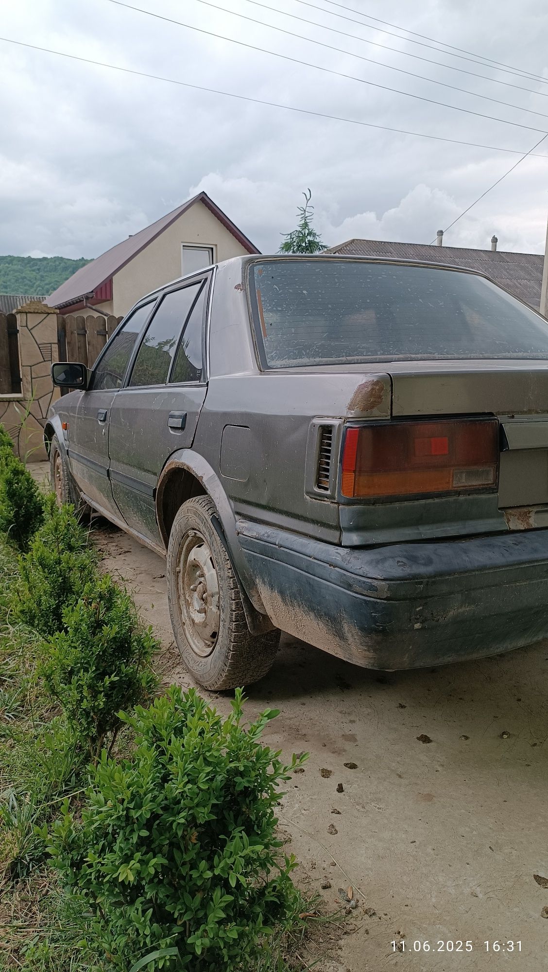 Нісан блюмбірд 1988