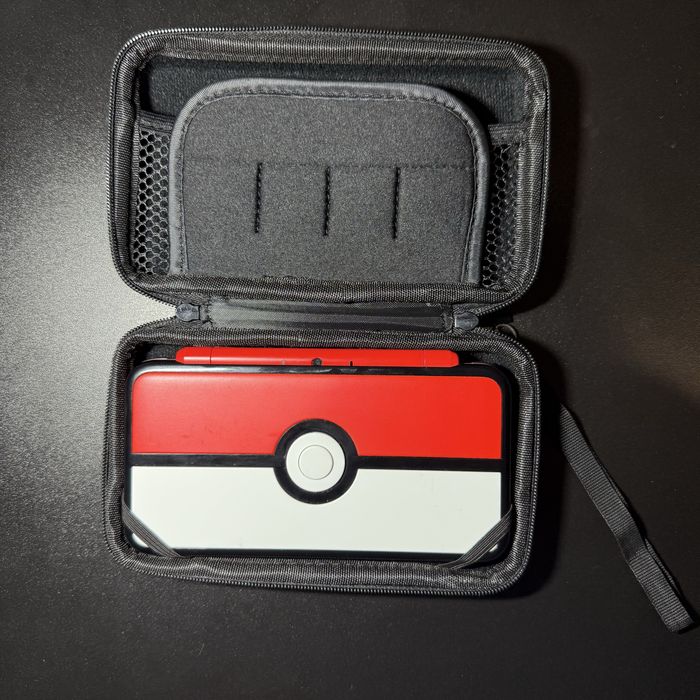 New Nintendo 2DS XL Pokeball Edition + Akcesoria