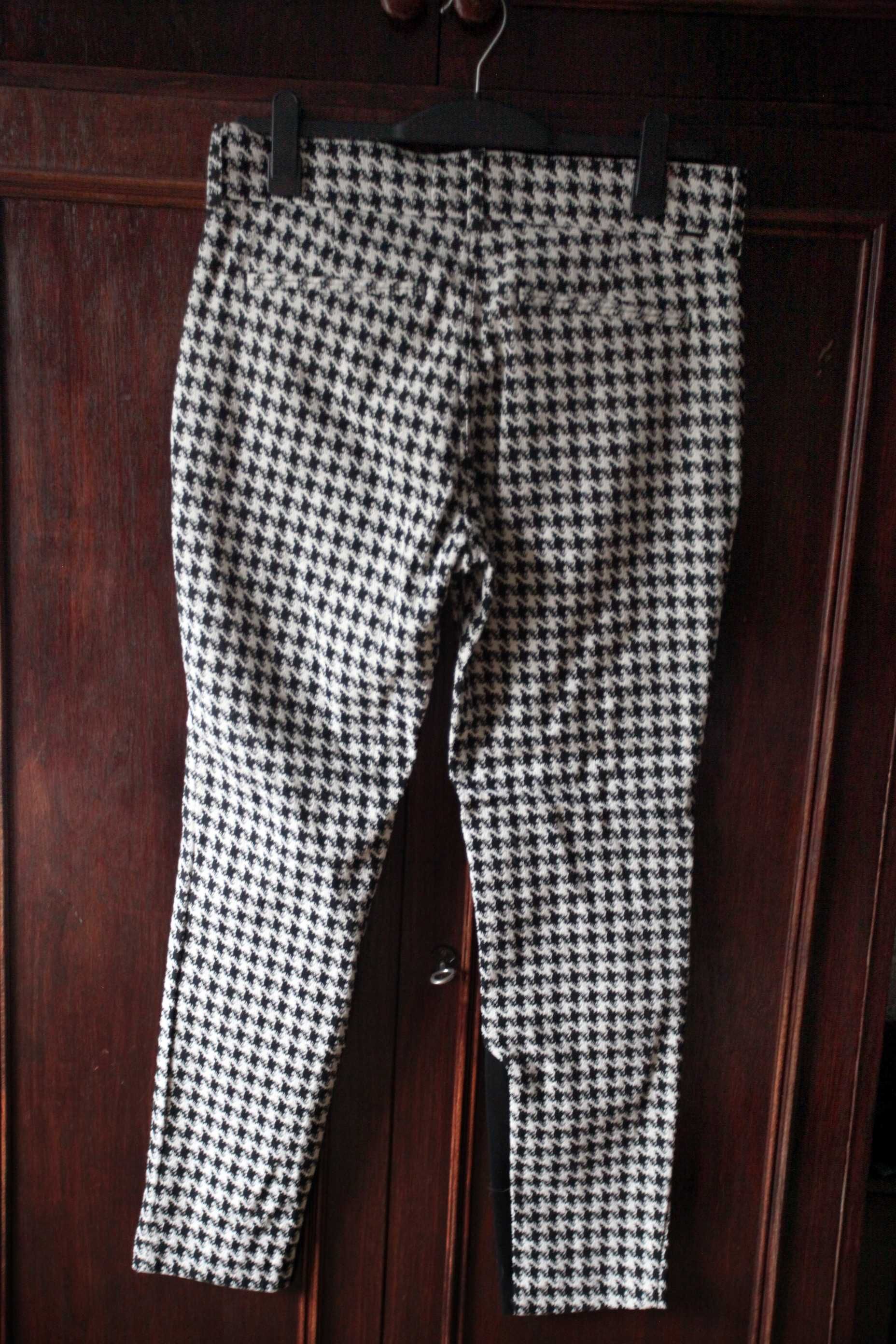 Markowe spodnie Pierre Cardin z kieszeniami L  w pepitkę.