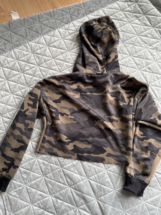 Camisola croptop camuflada