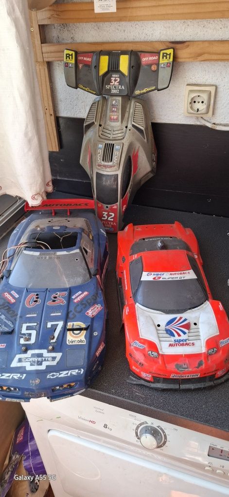 Vendo kyosho burns 4wd com muitas peças s/ Rádio