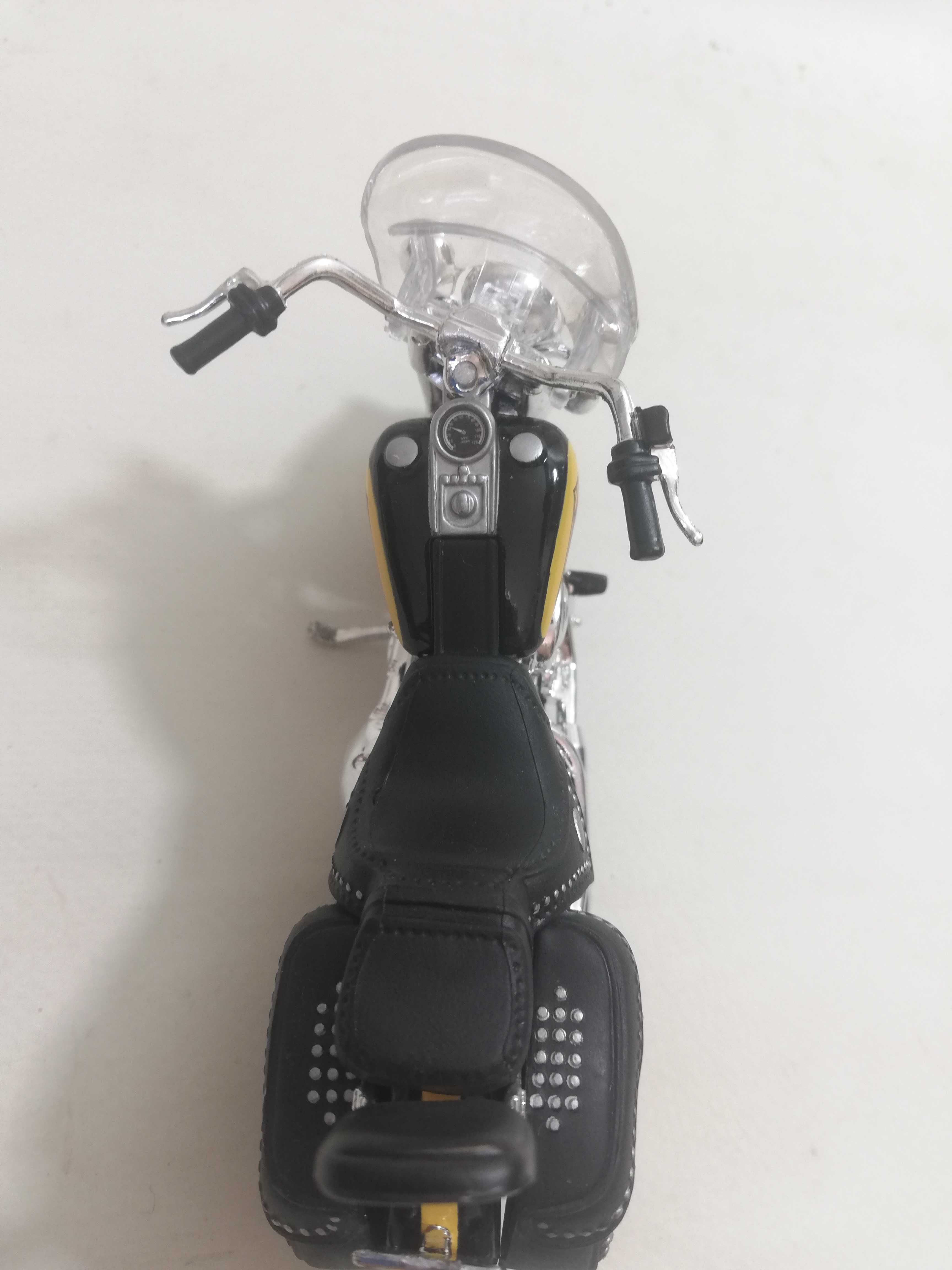Maisto Harley Davidson 2000 FLSTC