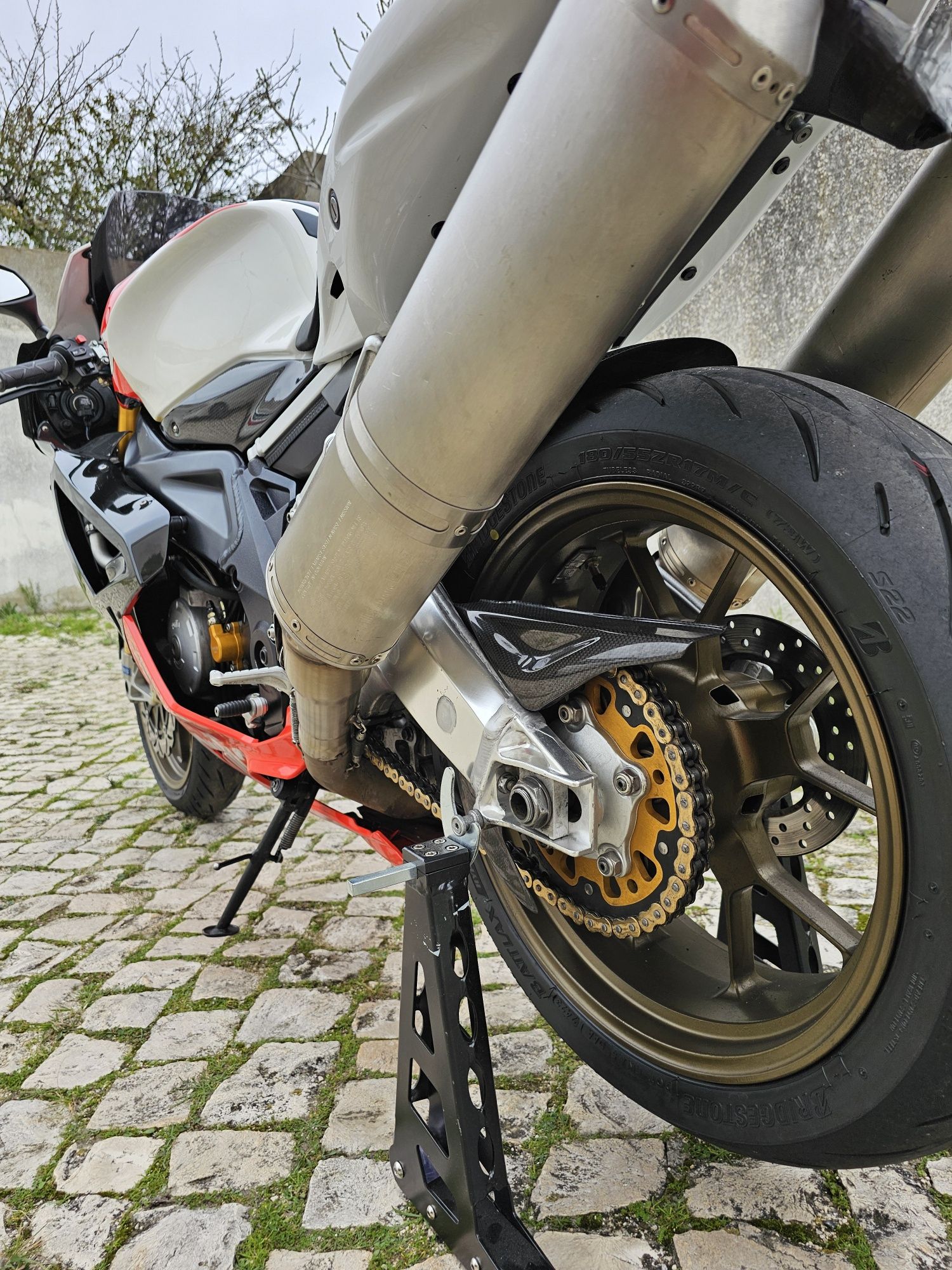 Aprilia RSV 1000 factory