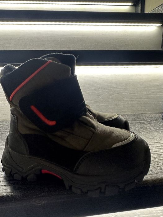 Взуття черевики чоботи на хлопчика