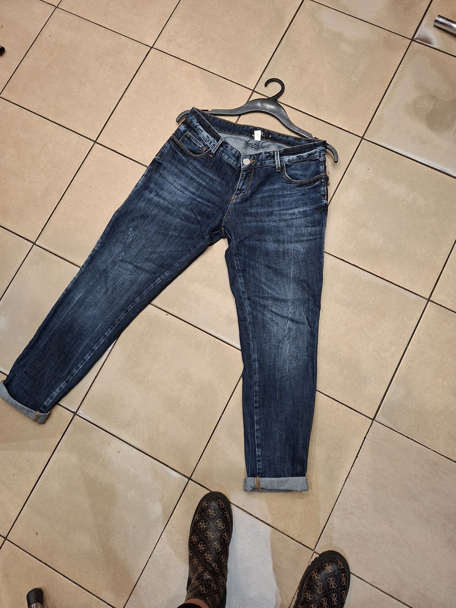 Spodnie jeansowe M/L stan bardzo dobry wymiary na zdjęciach
