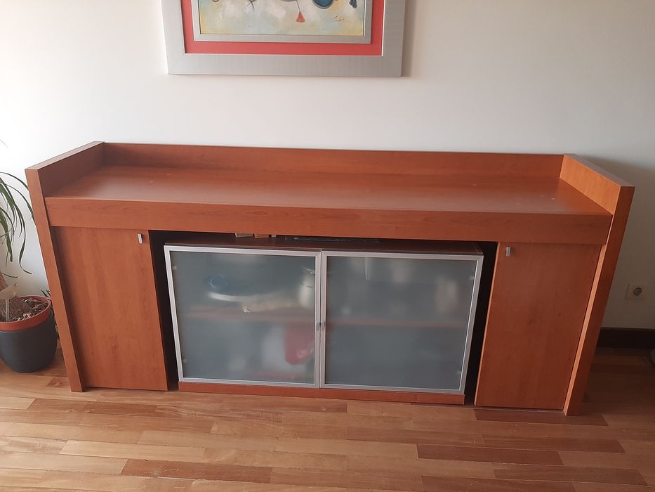 Aparador cerejeira com mesa integrada