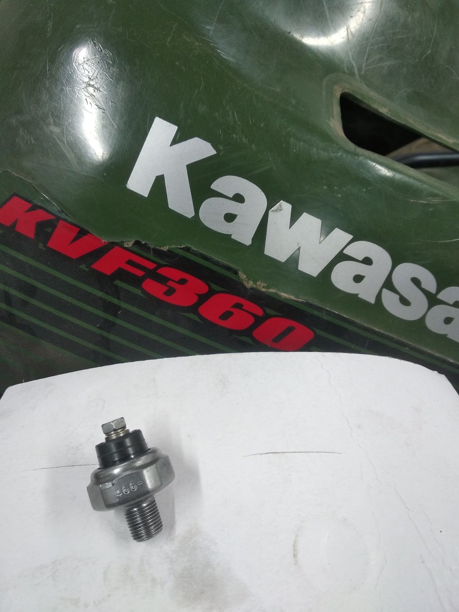 Датчик мастила оригінал Kawasaki Кавасакі brut force