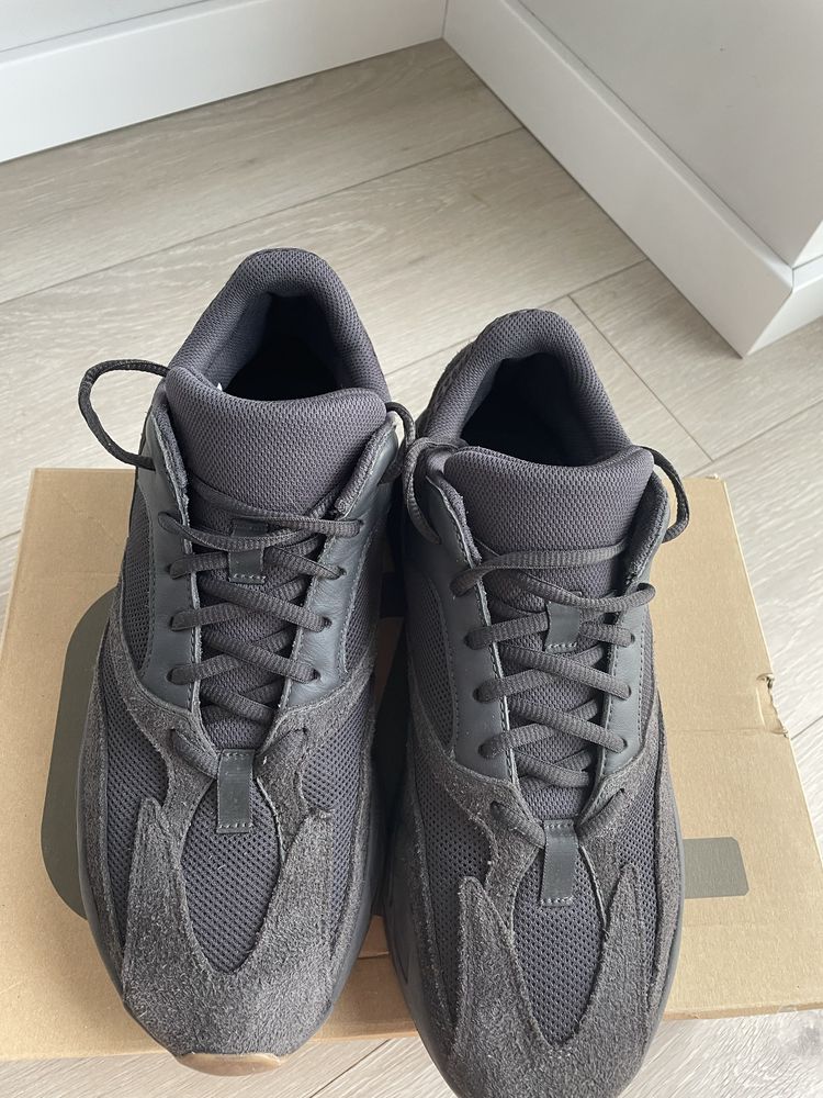 Adidas Yeezy 700 utiliity black boost v2