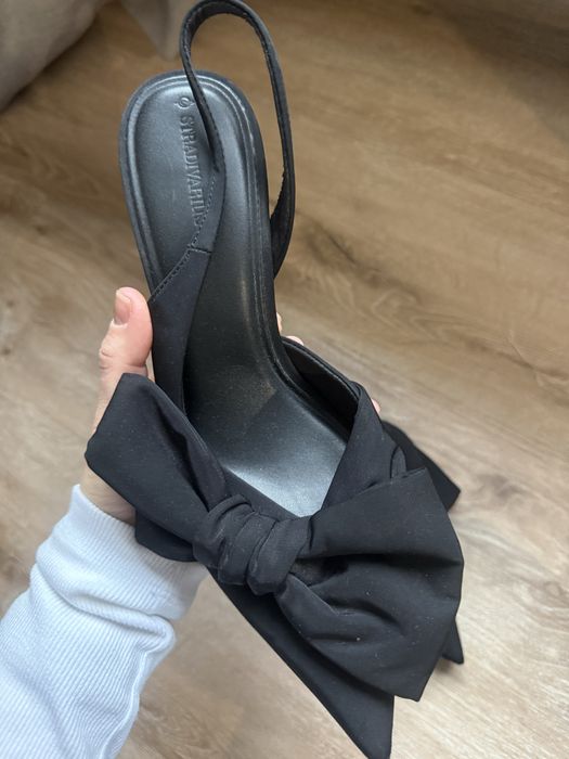 Босоніжки Stradivarius із акцентним бантиком, стан нових