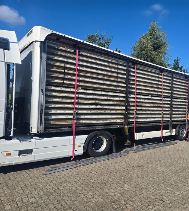 Płyta dachowa PIR dwuwarstwowa. Grubość 8 cm. Długość 8,9 m – używana