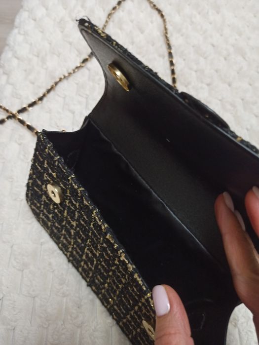 Маленька жіноча сумочка на плече