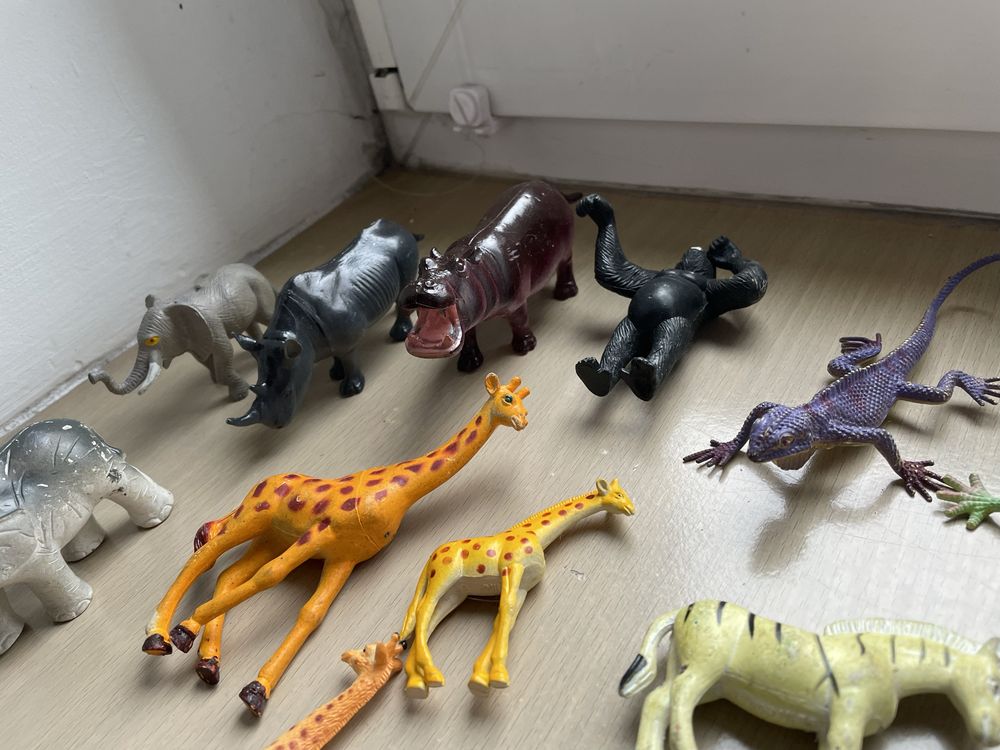 Figurki zwierzątek plastikowych safari żyrafa zebra słoń skorpion