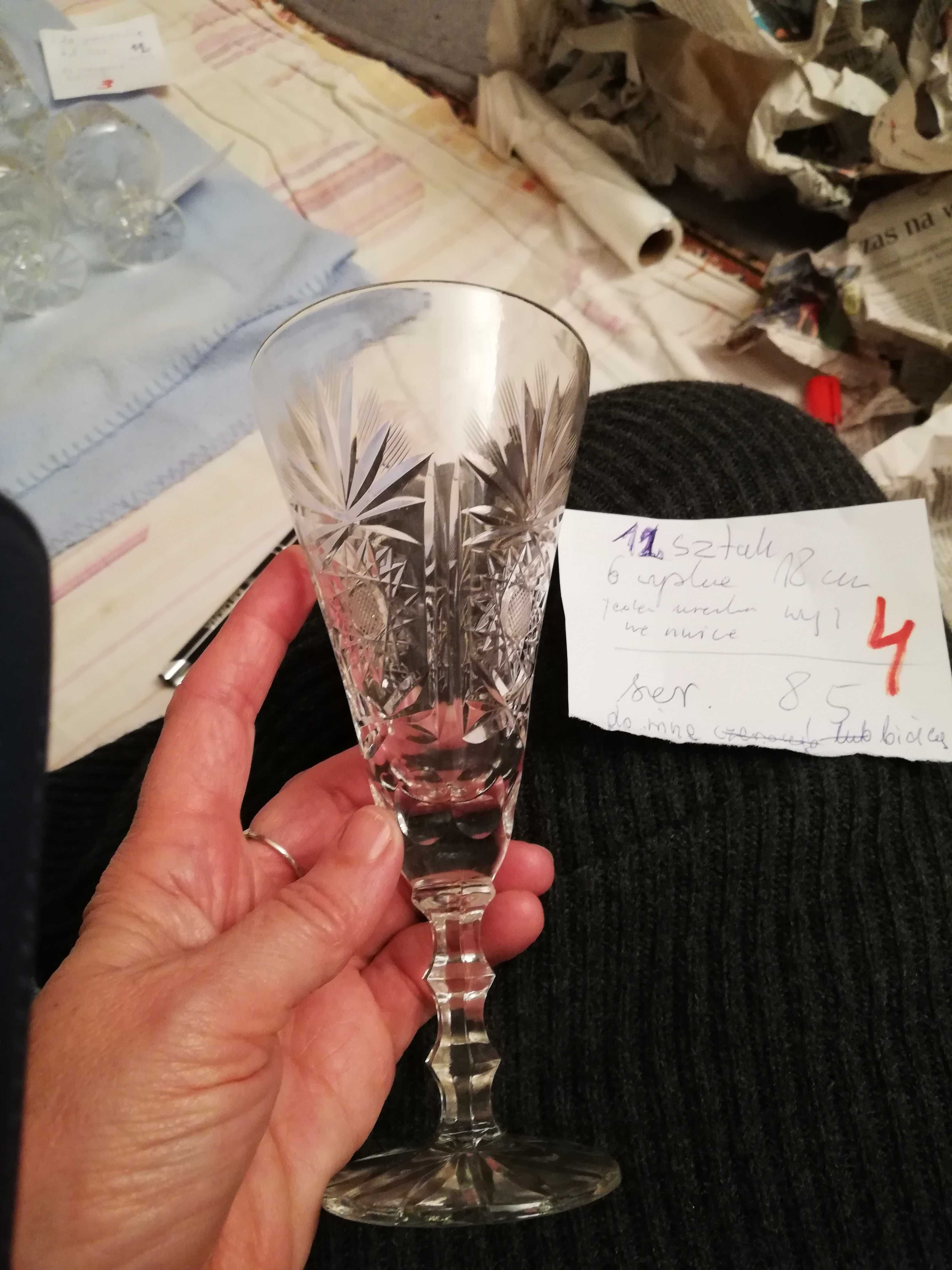 piekne krysztalowe kieliszki wysokie12 sztuk