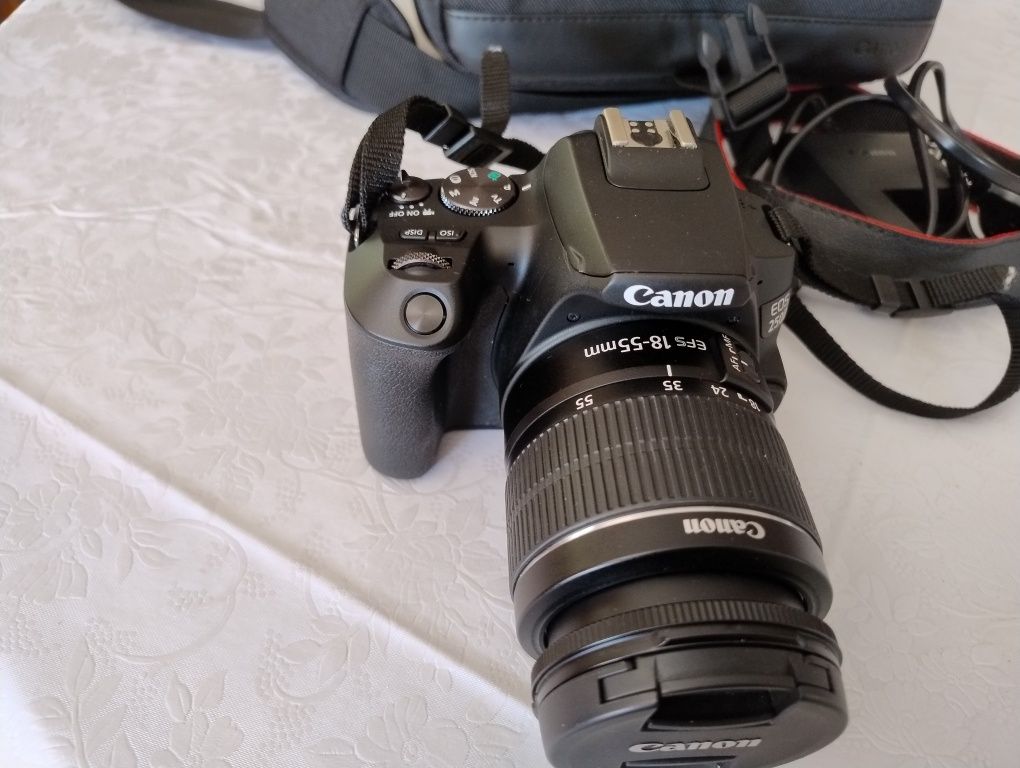 Máquina fotográfica Canon 250D