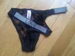 Czarne figi damskie a La Victoria's Secret cyrkonie sm