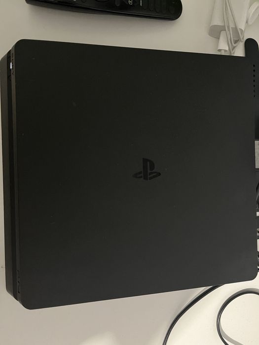 Sprzedam konsole playstation 4 gry stan idealny