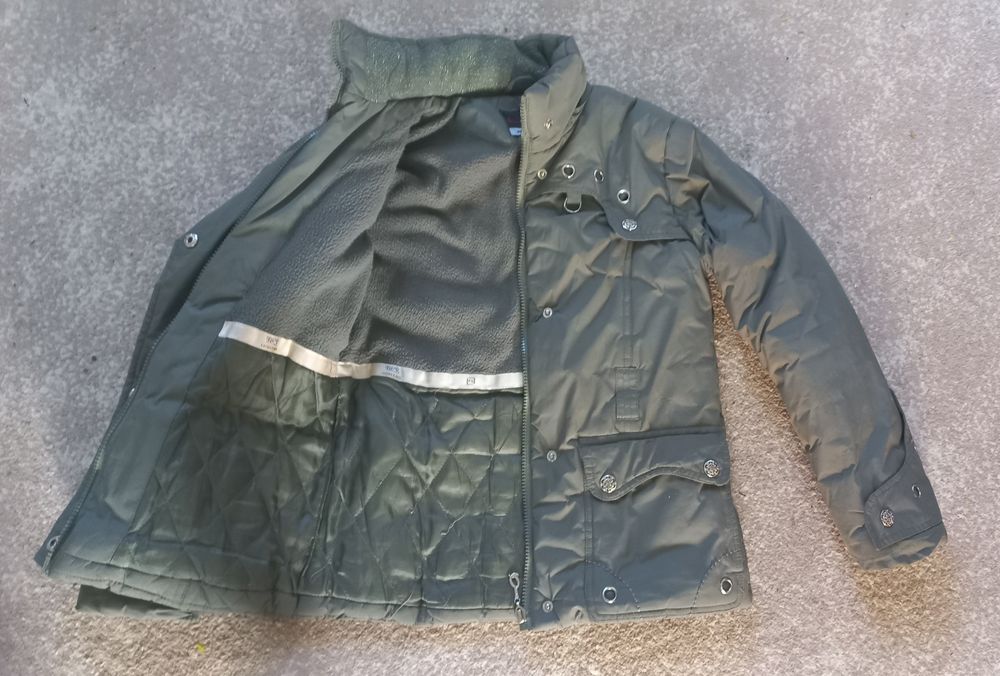 Продам красивую демисезону куртку