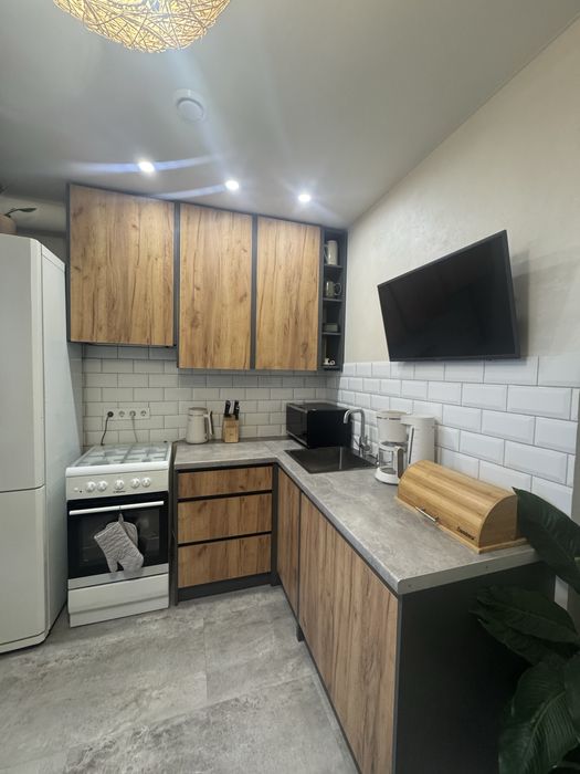 Продам 1 комнатную квартиру на Фрунзенском !Левый берег! Донецкое шосс