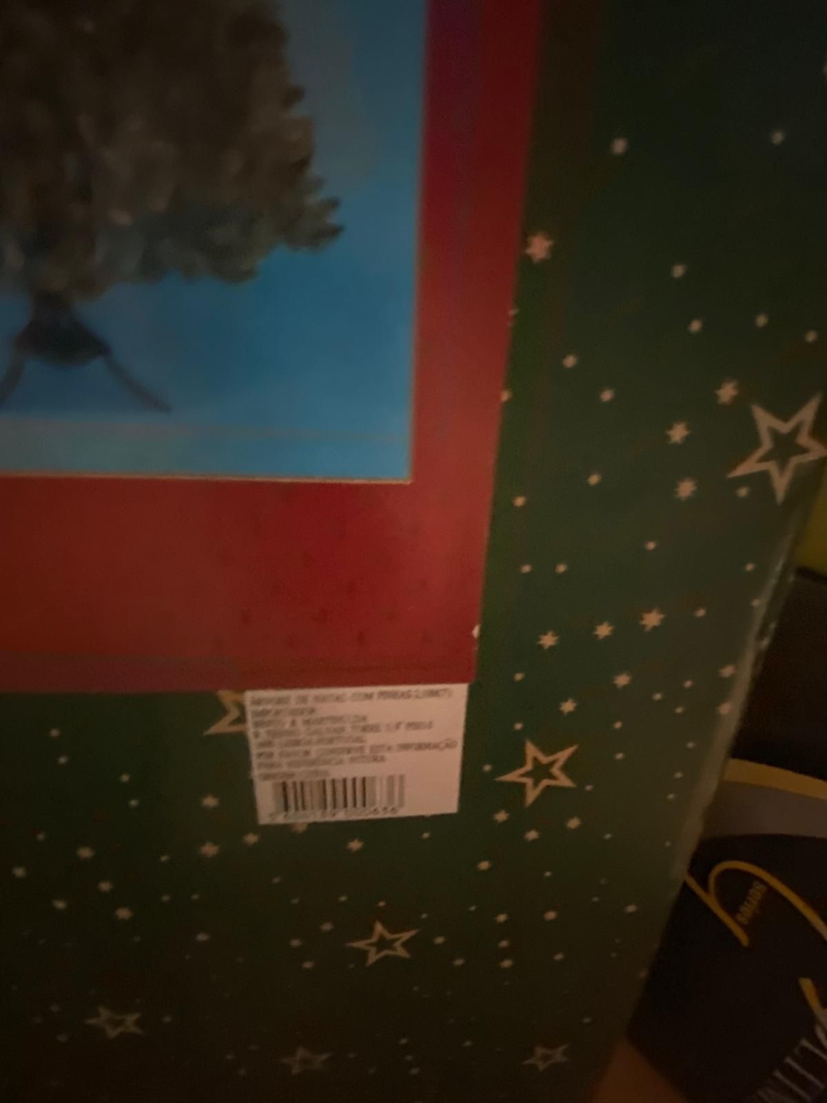 Árvore de Natal com caixa
