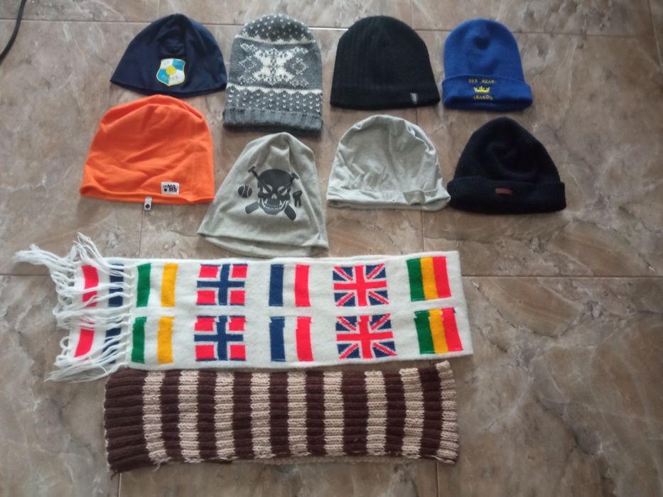Czapki szaliki komplet w bdb stanie
