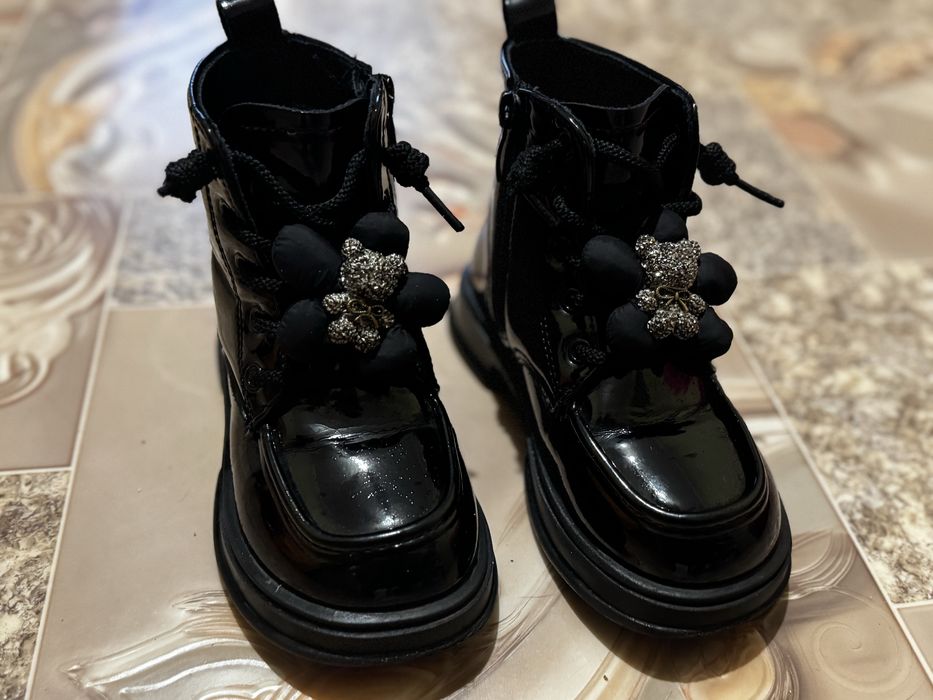 Ботинки  на девочку лаковые