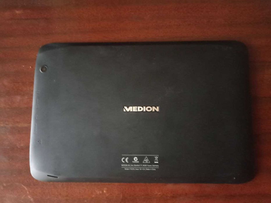 Планшет Medion LifeTab 10,1" E10318-MD98595 16 ГБ, рабочий, треснут