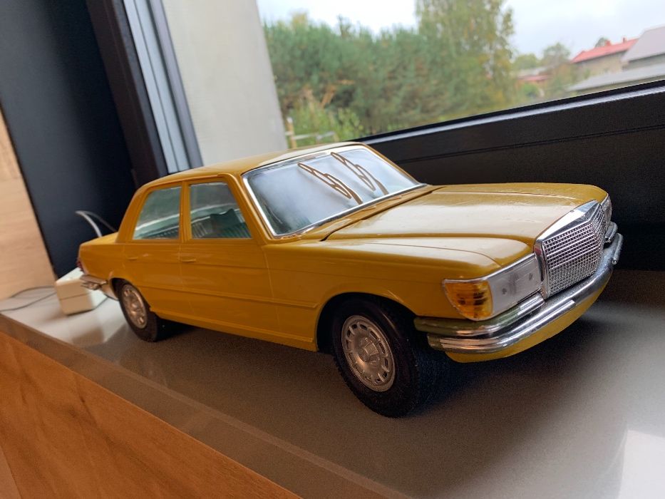 Zabawka prl Mercedes W116 450se  auto na kabel PRL gama
