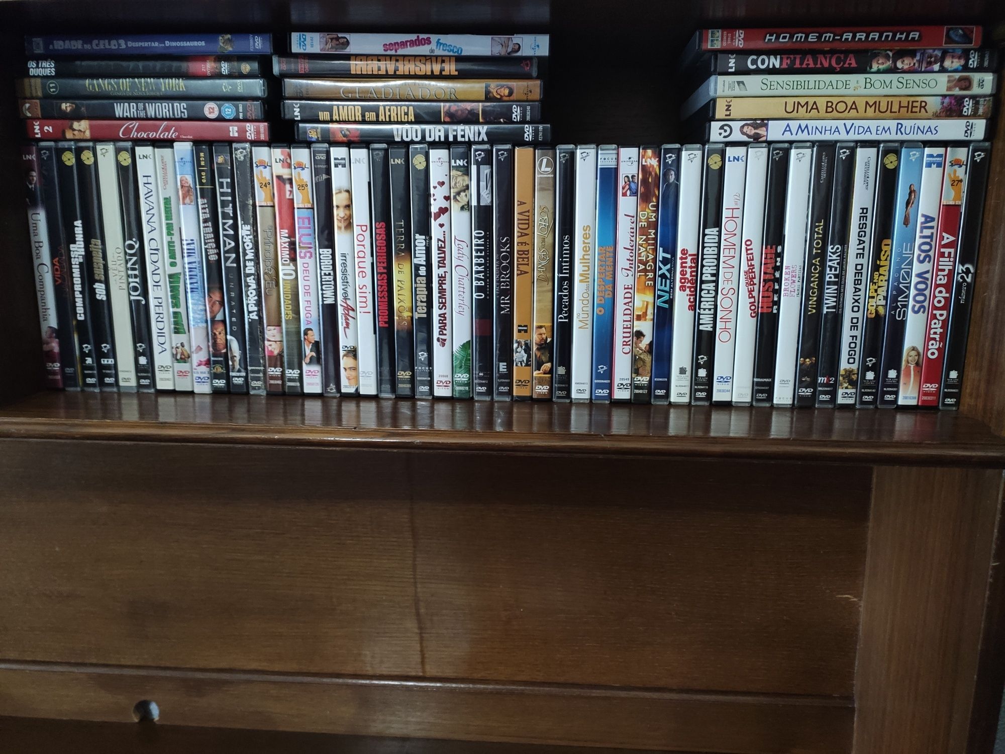 Colecção de Filmes e Séries em DVD - novos