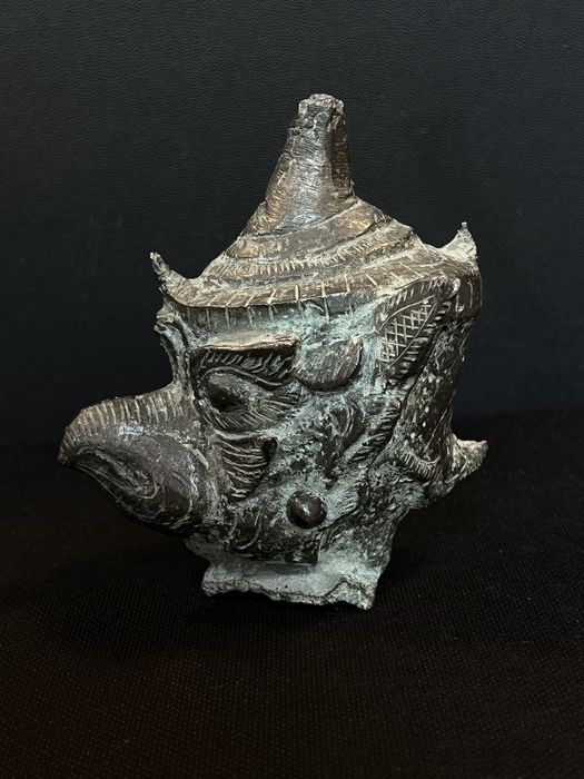 Antyczna rzeźba, fragment głowy Garudy (Tajlandia, Kambodża, Birma)
