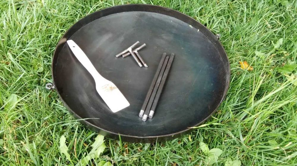 сковорода з диска для пікніка або мангала з кришкою