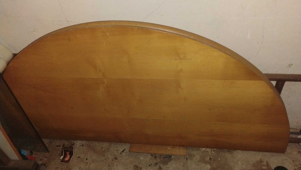 Ogromny, okrągły stół z 2 stołów półkolistych. Nie łączone
