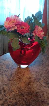 Продам вазу в форме сердца производства Италия