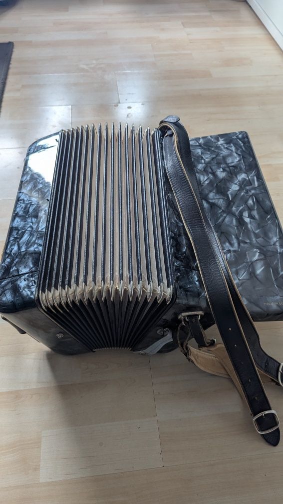 Akordeon Hohner Arietta 76 basów