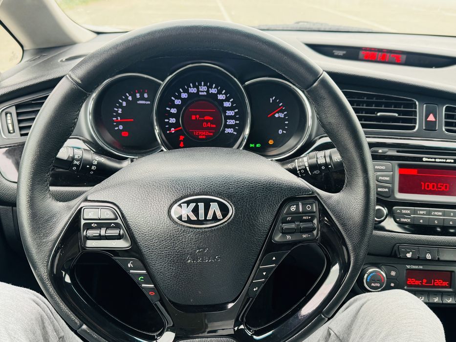 Продам Kia Ceed 2015 рік 1.6 Дизель МКПП після ДТП!