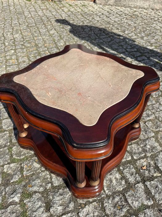 Mesa de Centro Antiga com Tampo de Mármore