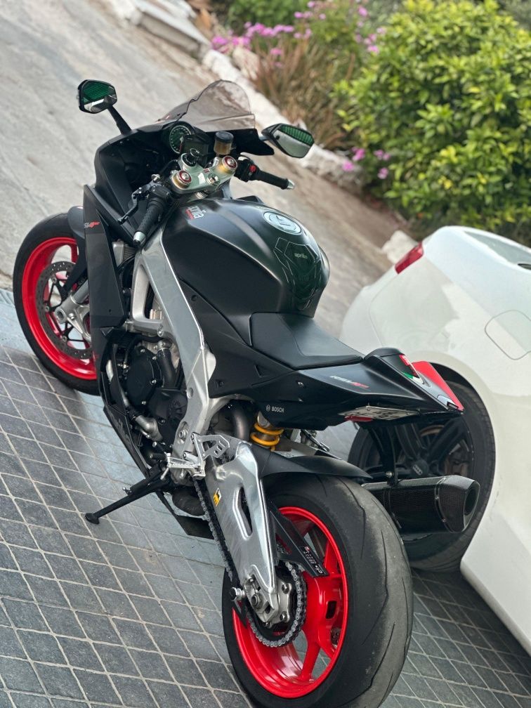 Aprilia RSV4 - 2016 | 25.000km | Akrapovic Titan. | Race ECU | Impecál