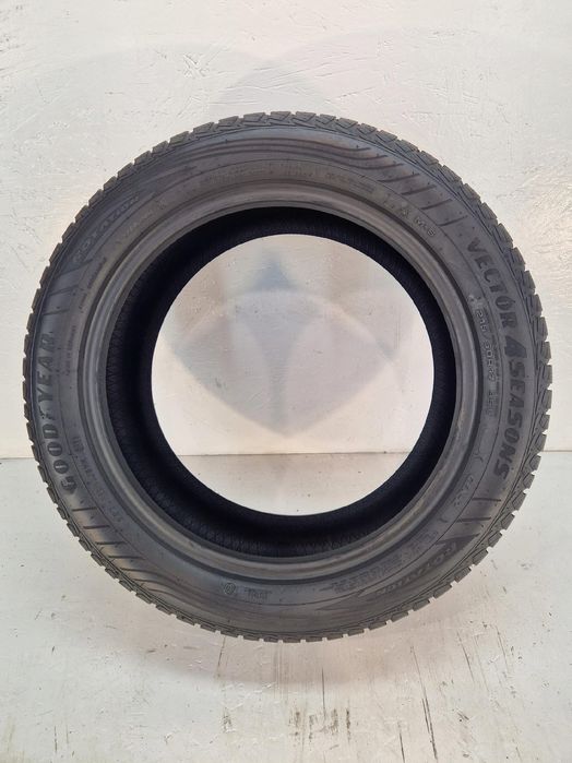 Opona Goodyear Vector 4Seasons 215/50r17 95V